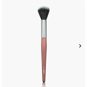 Caia sminkborste - Använd Caia setting powder brush (kommer självklart tvättat) nypris:195kr