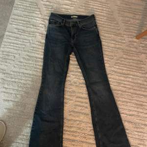 Lowwaist jeans från Gina i toppen skick🤍kommer tyvärr inte till andvändnig längre🤍