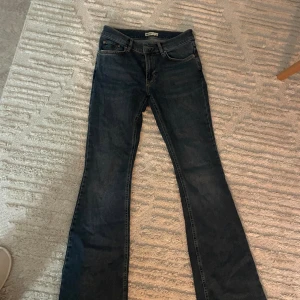 Lowwaist jeans - Lowwaist jeans från Gina i toppen skick🤍kommer tyvärr inte till andvändnig längre🤍