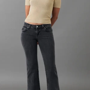 Low waist bootcut  - Säljer dessa super snygga bootcut low waist jeans från Gina. Dem är använda 2 gånger❤️
