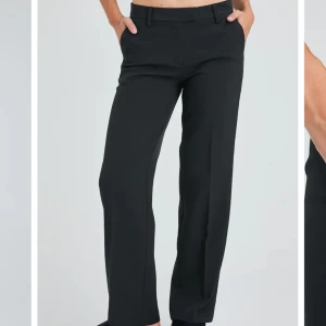 Kostymbyxor bikbok - I storlek 38, knappt använda men passar mig inte 🖤 Nypris 499