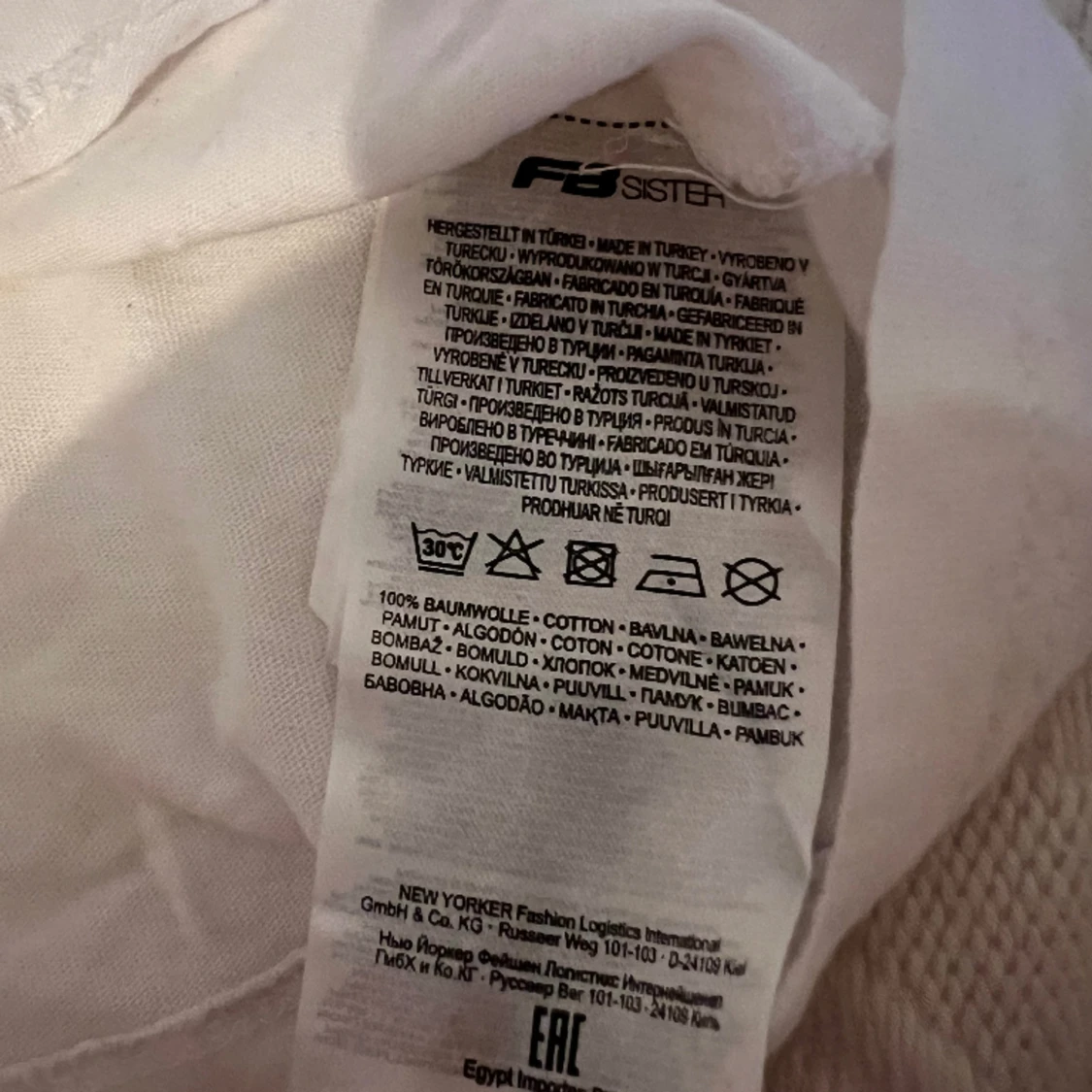 Vit T-shirt med ros broderi tryck  - 91