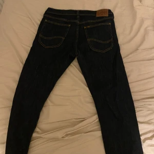 Lee jeans - Säljer mina lee jeans, tyvärr för små för mig och säljer derför, aldrig använda bara testade, nypris 1000kr, riktigt snygg tvätt och fin kvalitet, kan gå ner i pris vid smidig affär 