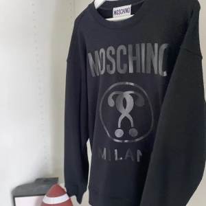 Moschino Crewneck - Skick 10/10 endast provad