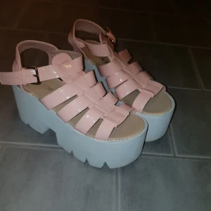 Rosa platform skor  - Strlk 37
