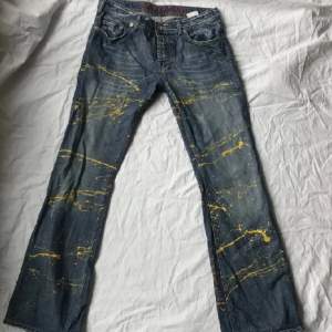 Lågmidjade jeans midjemått 82cm innebenslängd 83cm