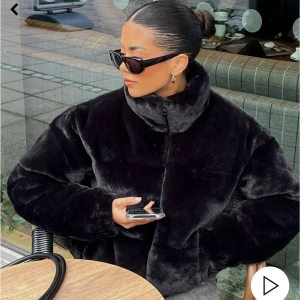 Jacka - Black fur chacket from Nelly🩷
