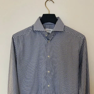 ETON skjorta - Välbevarad ETON skjorta. Storlek 38 Slim  Extreme cut away krage