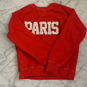 Röd sweatshirt med tryck - Tröja med tryck