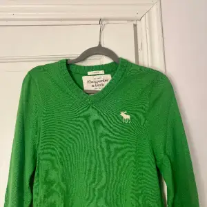 Grön tröja från Abercrombie&Fitch i bra skick. Storlek M.