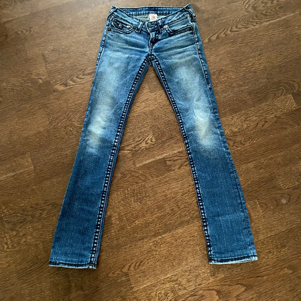 Storlek 25 Lågmidjade jeans  Utmärkt tillstånd. Jeans & Byxor.