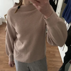 Långärmad tröja - Från dobber, säljer pågrund av att den inte används längre. Som ny, inga skador, bra skick. 200+frakt🥰