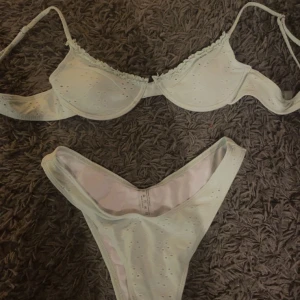 BIKINI - Helt ny bikini aldrig använd! 