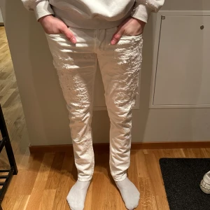 Dondup  - Säljer nu dessa sjukt snygga Dondup George jeansen | skick 9/10 | ny pris 2999 kr | mitt pris 249 kr | Hör av dig vid lilla minsta fundering 🤝💯