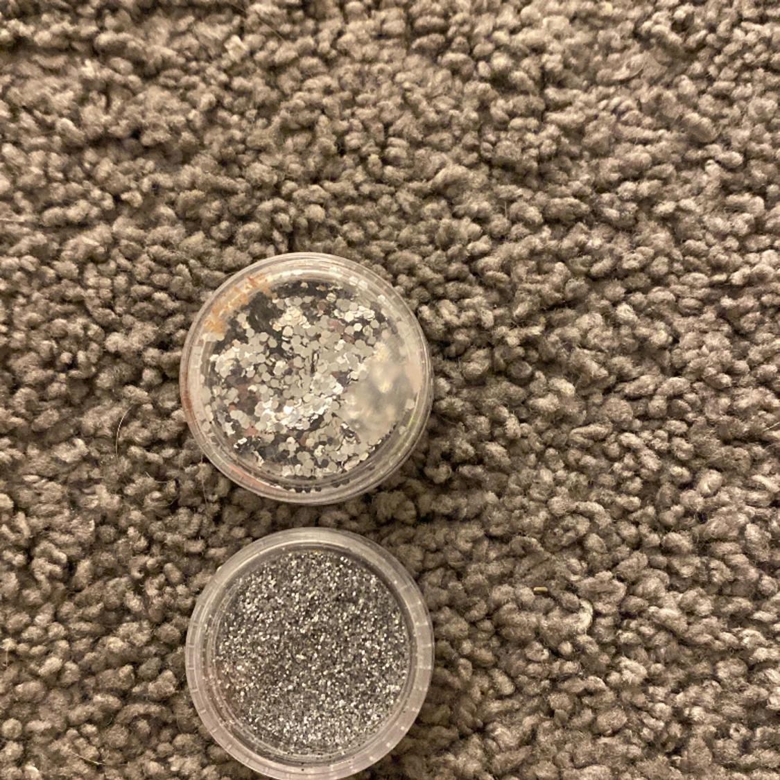 Fyra st glitter burkar med glitter i  - 90