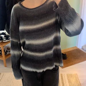 Grå/vit/blå stickad tröja - Väldigt bekväm och varm