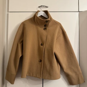 Jacka - Vår/höst jacka från Gina tricot, passar XS-M