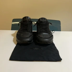 Valentino Rockrunners  - Rockrunners | skick 7/10 man kan se i 3 bilden att de har lossnat lite | storlek 40 | hör av dig om du har några frågor 🤗