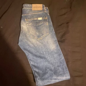 Replay jeans - Säljer nu ett par riktigt sköna replay jeans i storlek 29/32 dem är i 10/10skick aldrig använda och sitter bra Skriv till mig för fler frågor!🙌😃 