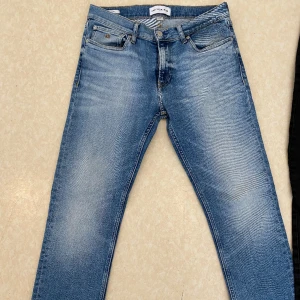 Calvin Klein Jeans - Modell Straight, storlek W31 L30, i bra skick