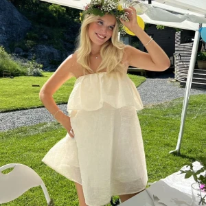 Volang klänning från H&M  - Supersnygg klänning från H&M som jag inte längre använder! Storlek S, skriv om ni har frågor💕(lånad bild)