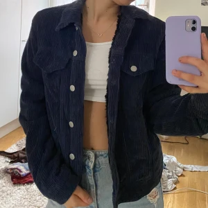 Manchester Jacket (fluffy inside) - Pris kan prutas. Jag är 160cm för referens.