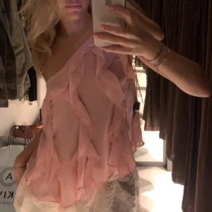 Rosa zara topp  - Super söt, köptes från PLICK men var tyvärr för stor för mig 💓