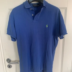 Ralph lauren polo - Säljer min väldigt fina polo tröja för ENDAST 100 kr för vill rensa min garderob! Storlek M 