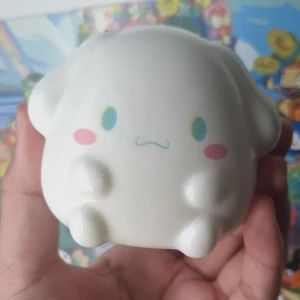 Sanrio / Hello Kitty squishy - Cinnamoroll - en jätte söt squishy av Cinnamoroll! Bra för personer som älskar squishy, sanrio eller eller vill släppa lite stress ❤️