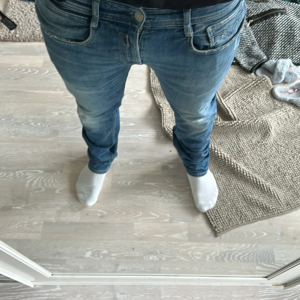 Dessa jeans av varumärket replay. 8/10 skick. Storlek 31!!!! Kontakta gärna vid några frågor . Jeans & Byxor.