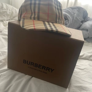 Burberry keps - Tjena säljer nu min burberry keps eftersom att jag inte använder den. Bra skick och billigt.