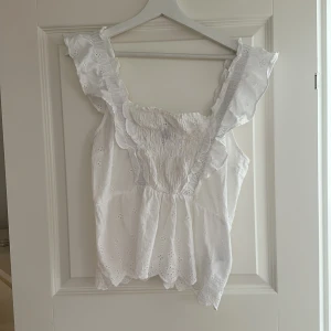 Söt topp - En söt volang topp från YAS