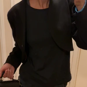 Kort kostym jacka/kappa - ALDRIG använd🤍 Pris kan diskuteras 🤍 