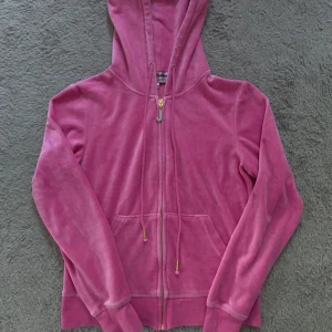 Vintage juicy couture - Jätte fin juicy couture i storlek S kom privat för fler bilder och pris går att diskuteras
