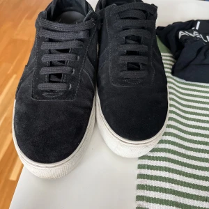 Axel Arigato - Svarta mocka storlek 40 väldigt lite använda då de ej passar