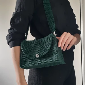 Virkad väska | Handmade Crocheted bag - This handmade crocheted bag is compact yet can fit your phone, wallet and even some makeup!  It keeps the shape as well 🌟 Materials: Cotton yarn