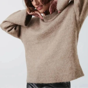 Stickad tröja - Populära stickade tröjan från gina tricot. Inte använd så jätte mycket. Lite nopprig