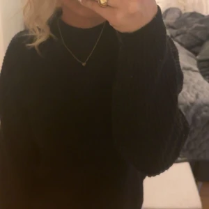 Svart stickad långärmad - Svart stickad skön långärmad i storlek XS