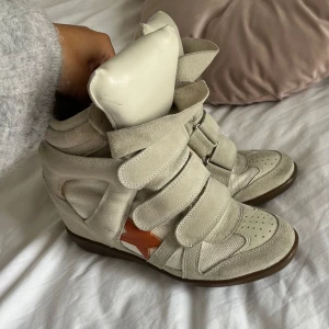 Isabel marant skor - Galet snygga isabel marant bekett skor! Knappt använda i modellen med en stjärna. Storlek 38 och är perfekt i storleken! 💘💘köpta för 4000 men är öppen för prisförslag💘