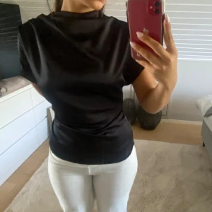 Svart blus -  Jätte snygg blus i siden material!💞