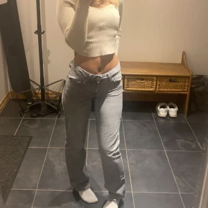 gråa jeans - säljer dessa jeans pga av ja knappt använder dom längre men är i fint skick