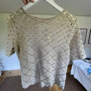 Beige tröja  - Köptes på second hand <3