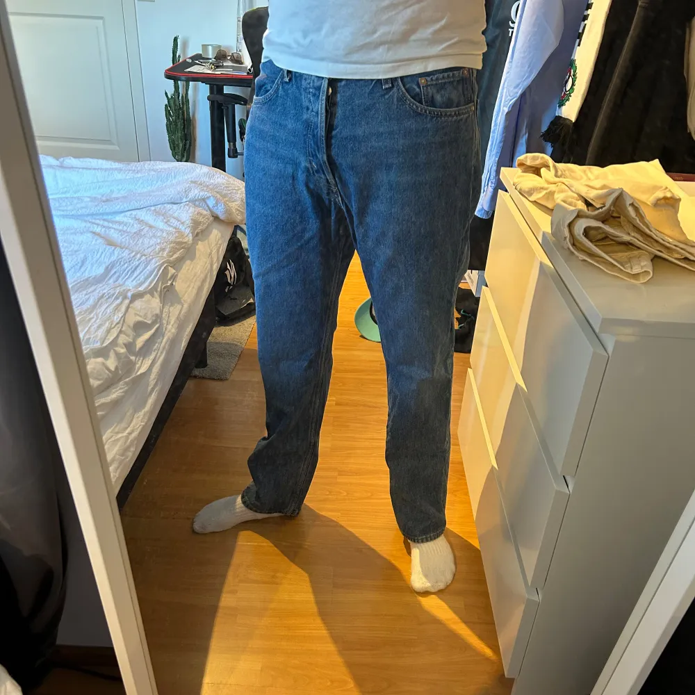 Weekday jeans, 31/32. Jag är 185cm. Jeans & Byxor.