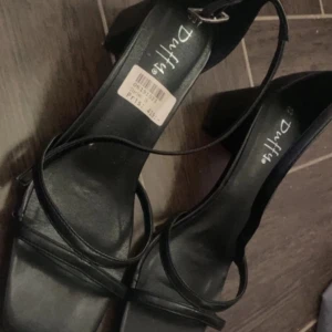 Fin skor - Helt nya med prislappen på säljer för dem är för stora för mig super fina på 