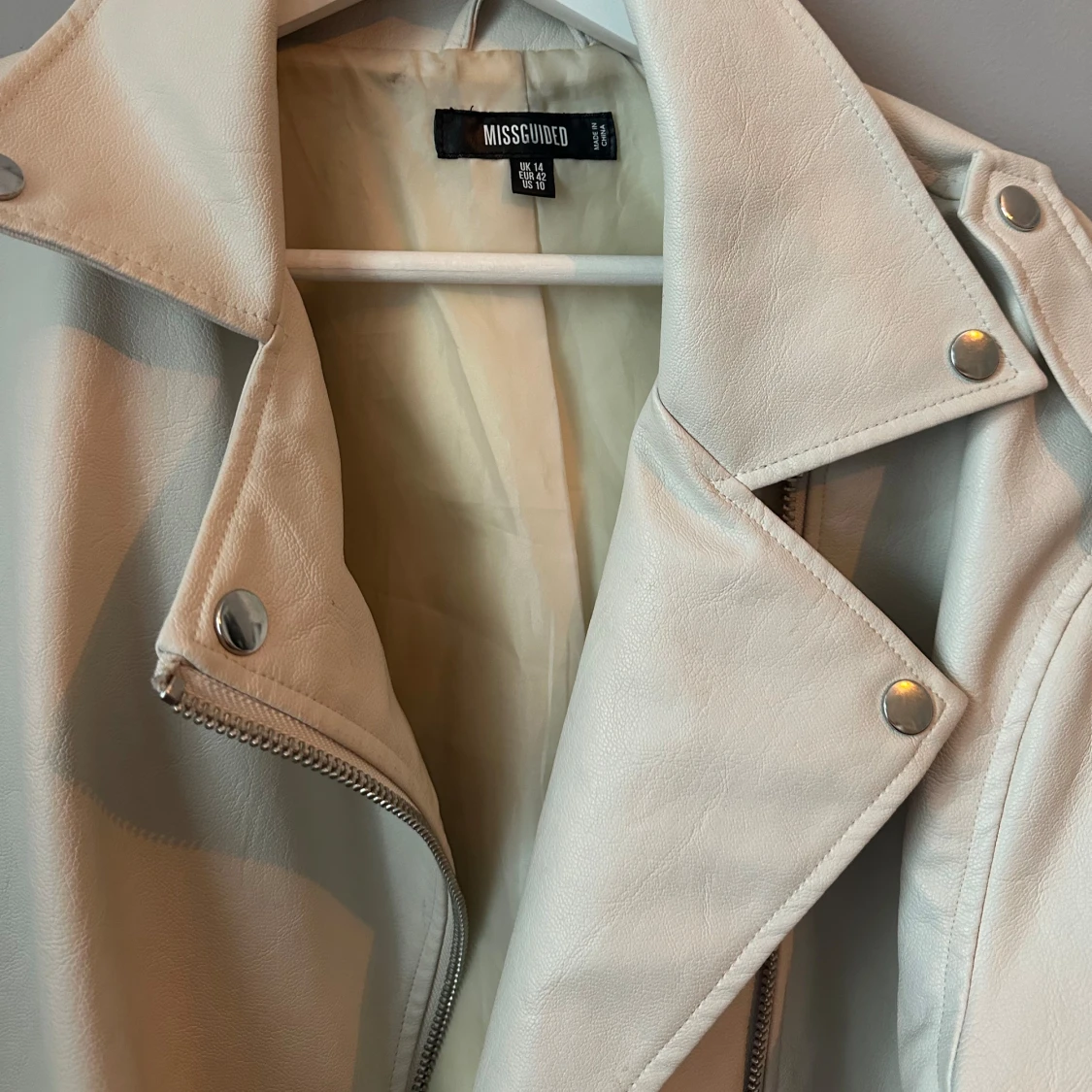 Vit skinnjacka  - 90