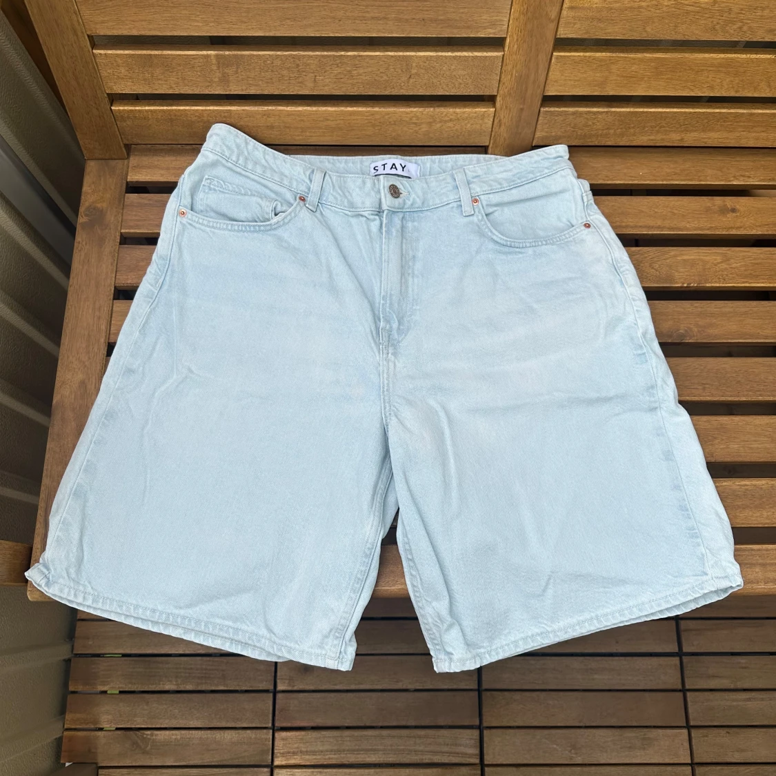Oversized/baggy ljusblå jeans shorts storlek L - 1