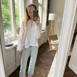 Vit spetsblus från &other stories - Aldrig använd, prislapp kvar