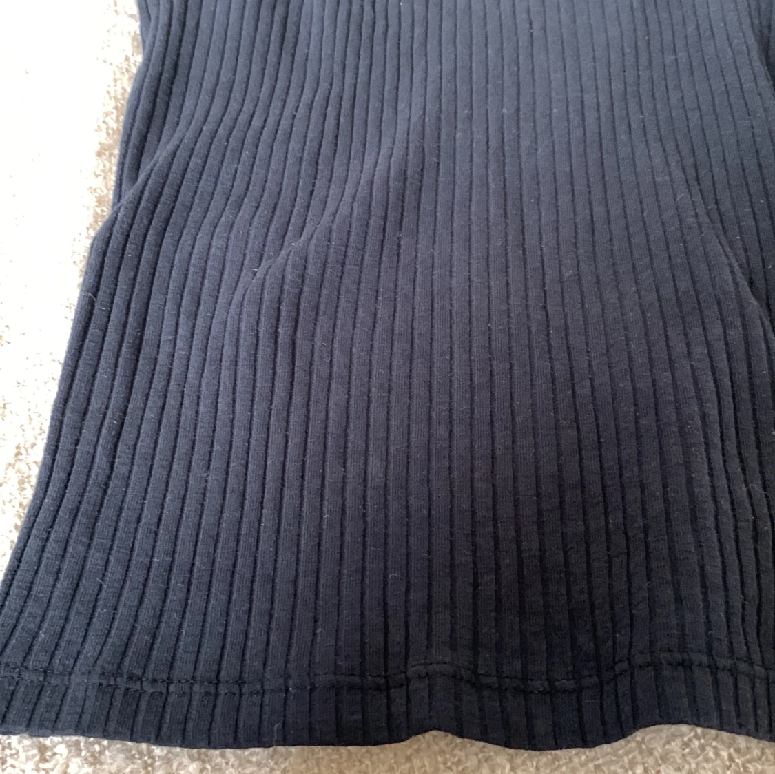 Svart ribbad oneshoulder topp från Lindex - 90