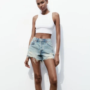 Jeans shorts - Säljer dessa jeans shorts, inte min stil och används inte längre!💕