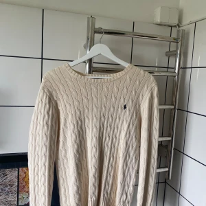 Ralph lauren stickad - Skön tröja som är snygg och i gott skick. 